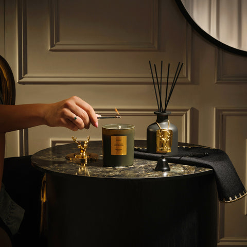 طقم معطر جو اعواد مع شمعة سيقنتشر برائحة الورد